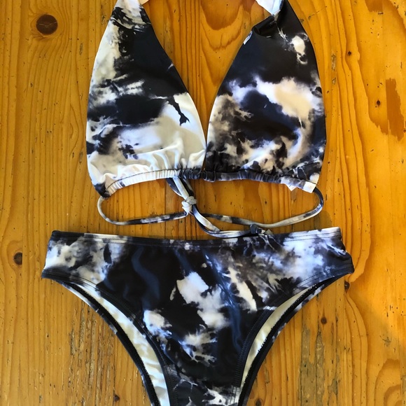 Caela Bikini - Picture 4 of 7